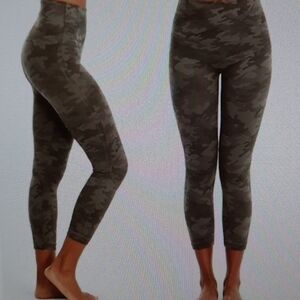 Spanx Look at Me Now Seamless Camo leggings small